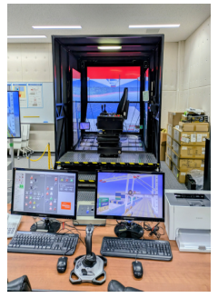 �N���[���V���~���[�^�[