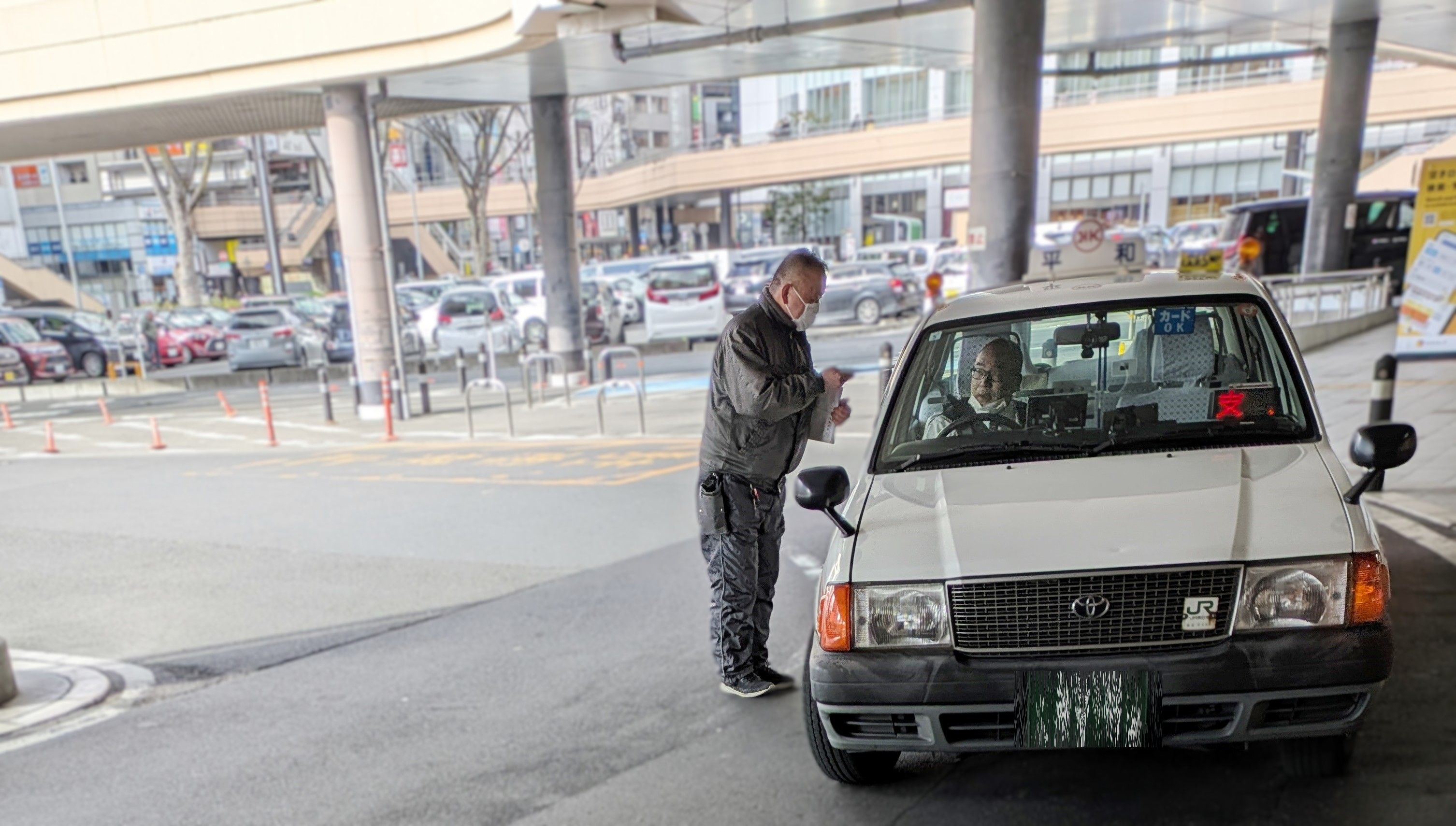 �^�N�V�[�v�[���őΘb���Q���Q���A�{��E���w�O