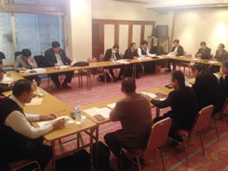 春闘方針案などを討議した第２回中執＝12月10日、東京・ホテル機山館
